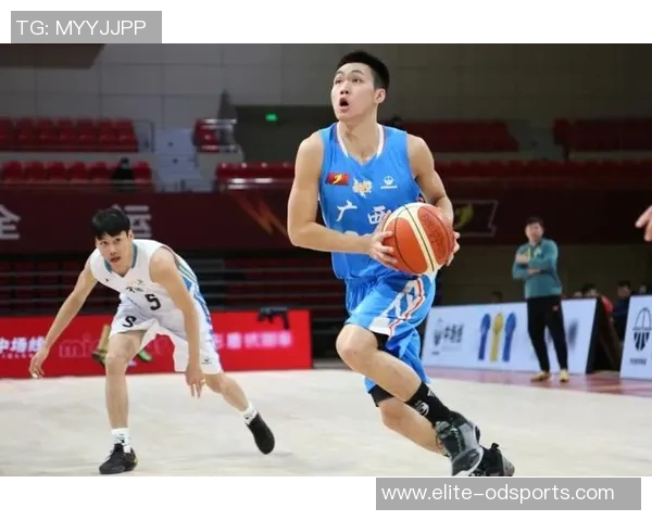 李明篮球明星的成长之路与辉煌成就揭秘